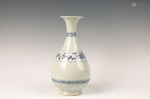 A Chinese Blue and White Porcelain Yuhuchunping