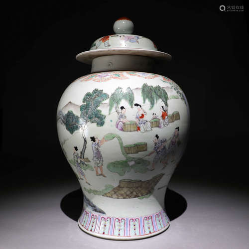 A Chinese Famille Rose Porcelain Hat-covered Jar