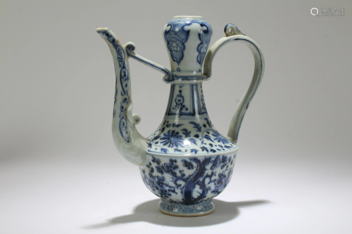 A Chinese Blue and White Estate Porcelain Ewer
