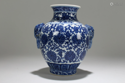 An Estate Chinese Vividly-detailed Blue and White