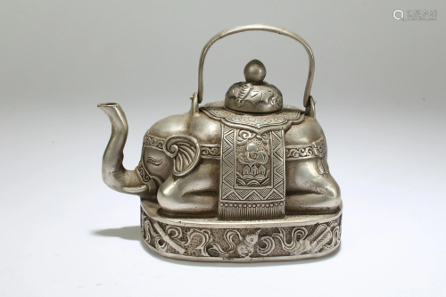 A Chinese Lidded Estate Elephant-portrait Tea Pot