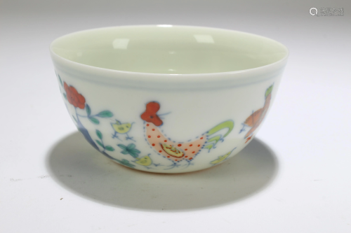 A Chinese Rooster-fortune Porcelain Cup Display