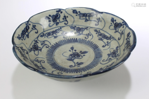 A Chinese Blue and White Estate Porcelain Plate