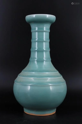 Song Porcelain Guan Yao Vase