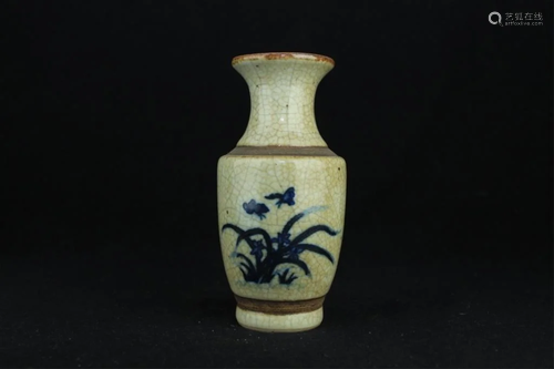 Chinese Qing Porcelain Crackle Vase