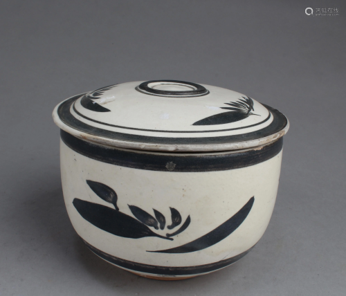 Chinese Pottery Jar with Lid Cover