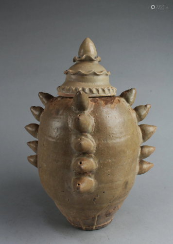 Han Dynasty Unique Design Pottery Vase