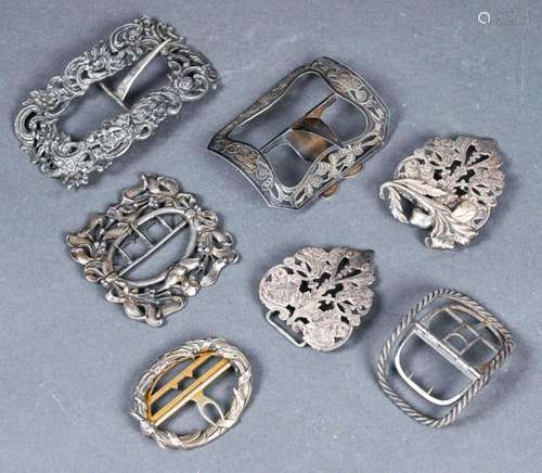 Lot composé de trois boucles de ceinture en argent…