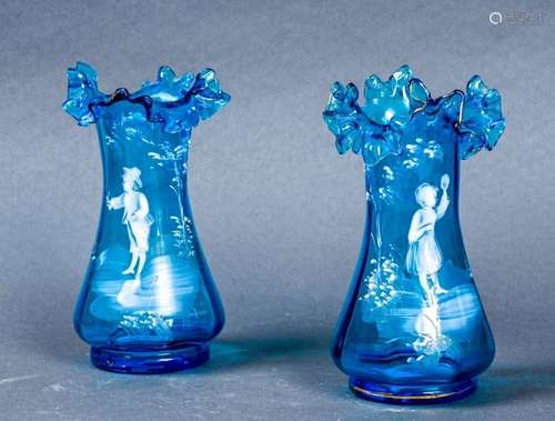 Paire de petits vases bouteille à col mouvementé e…