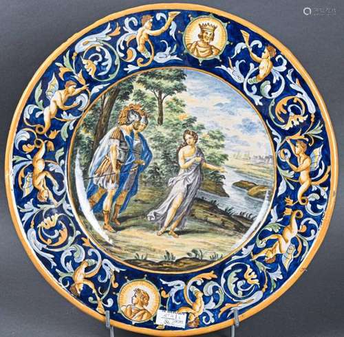 ITALIE Grand plat en faïence à décor polychrome d'…