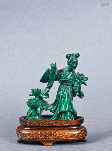 CHINE Début du XXe siècle Sujet en malachite sculp…