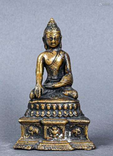 NEPAL XXe siècle Bouddha en bronze, assis en posit…