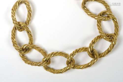 Twisted bracelet with large links in 18k yellow go…