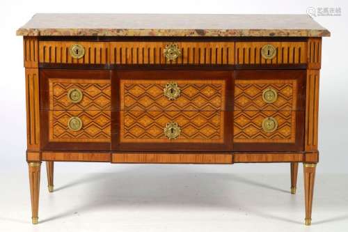 Louis XVI style chest of drawers with a light cent…