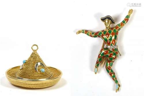 Two jewels: 18 karat yellow gold hat shaped pendan…