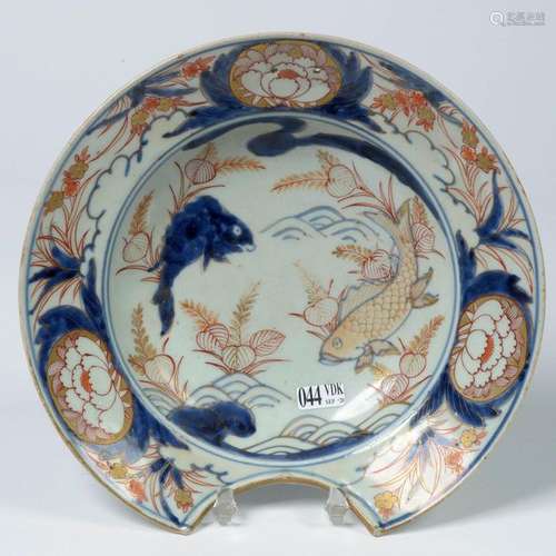 A bearded dish in Imari polychrome porcelain decor…