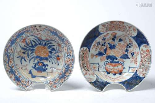 Two bearded dishes in Imari polychrome porcelain d…