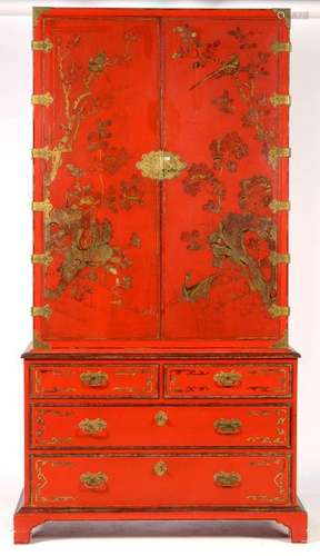 Lacquered wooden two piece cabinet with Chinese de…