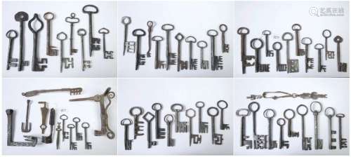 Collection of 59 keys and a wrought iron knocker i…