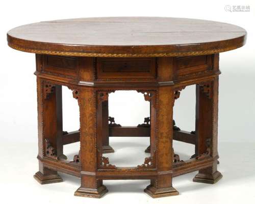Rare round Renaissance table with haxagonal legs f…