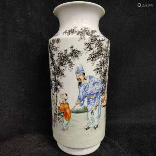 Famille Rose  bottle decorated with figures