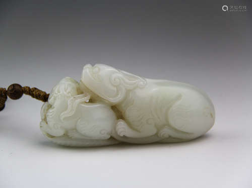 CHINESE WHITE JADE BEAST TOGGLE