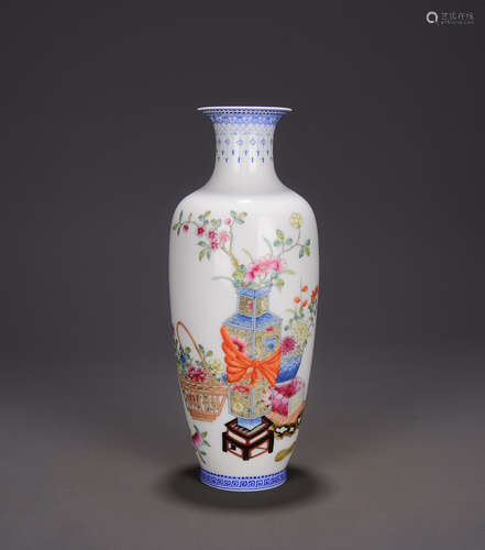 CHINESE FAMILLE ROSE PORCELAIN VASE