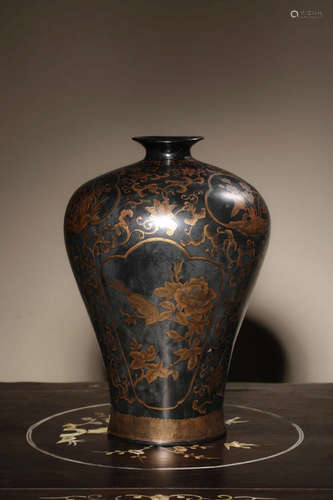 JAPANESE GILT LACQUER VASE