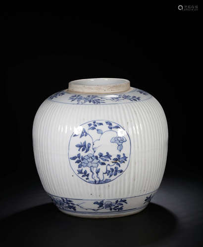 CHINESE BLUE WHITE PORCELAIN JAR