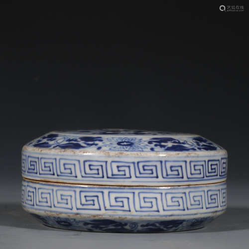 CHINESE BLUE WHITE PORCELAIN COVER BOX