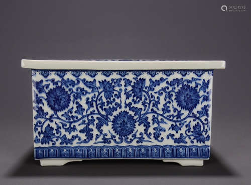 CHINESE BLUE WHITE PORCELAIN POT