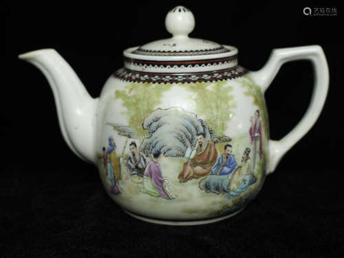 CHINESE FAMILLE ROSE PORCELAIN TEA POT