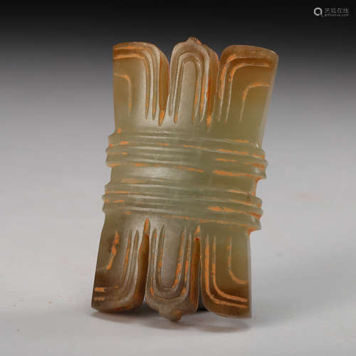 CHINESE ARCHAISTIC JADE PENDANT