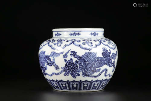 CHINESE BLUE WHITE PORCELAIN JAR