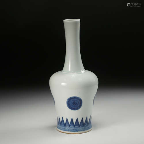 CHINESE BLUE WHITE PORCELAIN VASE