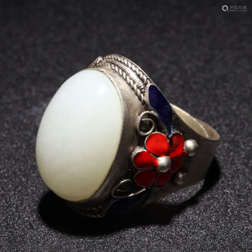 CHINESE WHITE JADE ON SILVER RING