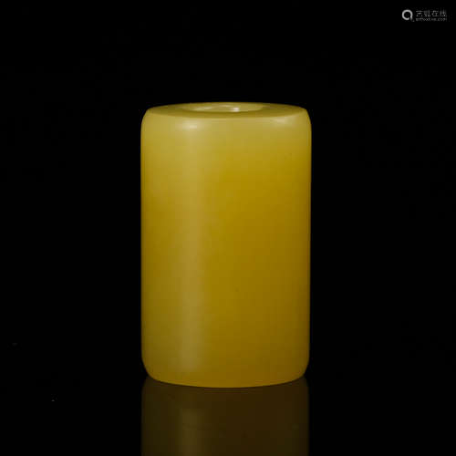 CHINESE YELLOW JADE PENDANT