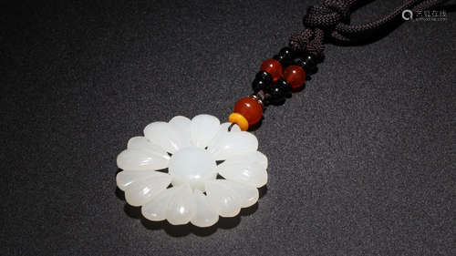 CHINESE WHITE JADE FLOWER PENDANT