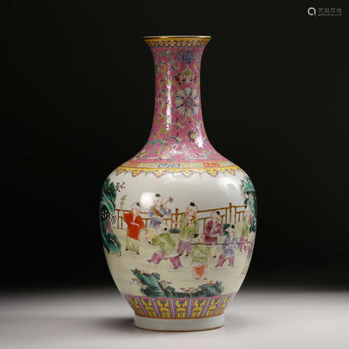 CHINESE FAMILLE ROSE PORCELAIN VASE