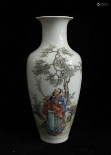 CHINESE FAMILLE ROSE PORCELAIN VASE