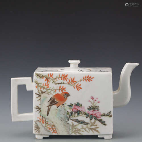 A Chinese Famille Rose Flower&Bird Pattern Porcelain Pot
