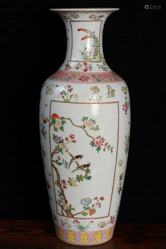 A Chinese Famille Rose Flower&Bird Pattern Porcelain Vase