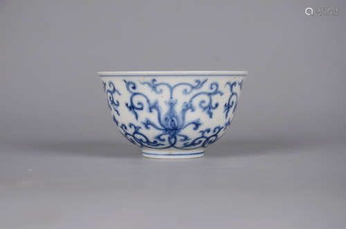 A Chinese Blue and White Floral Porcelain Cup