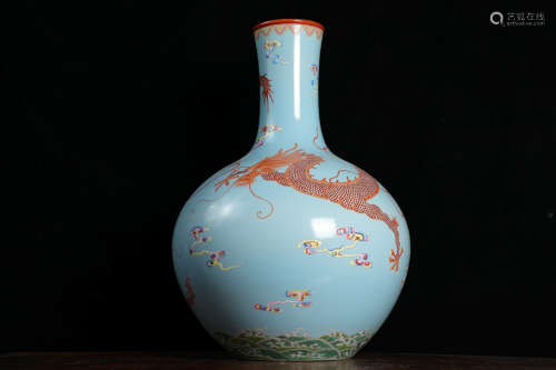 A Chinese Blue Dragon Pattern Porcelain Vase