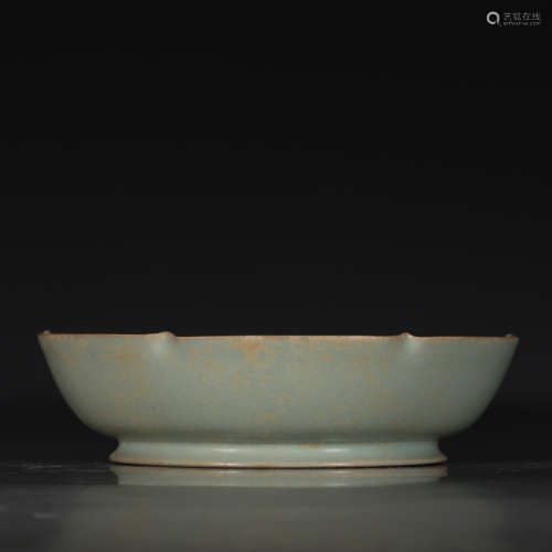 A Chinese Ru Kiln Porcelain Plate