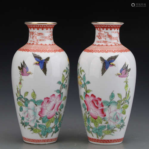 A Pair of Chinese Famille Rose Gild Flower&Bird Pattern Porcelain Vase