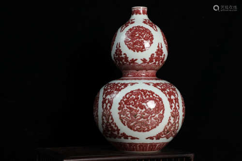 A Chinese Underglazed Red Floral Dragon Pattern Porcelain Gourd-shaped Vase