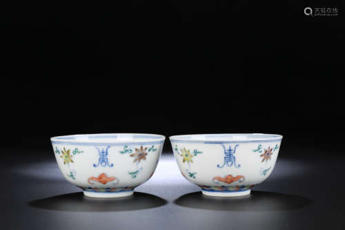 A Pair of Chinese Doucai Floral Porcelain Bowls