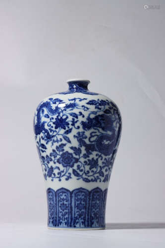 A Chinese Blue and White Dragon Pattern Porcelain Plum Blossom Vase
