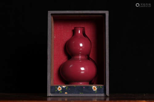 A Chinese Carmine Porcelain Gourd-shaped Vase